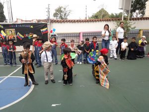 Lee más sobre el artículo CULMINACIÓN SEMANA BOLIVARIANA EN LA CASITA DEL PREESCOLAR… VIERNES 22/02/2019