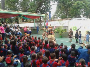 Lee más sobre el artículo DÍA CÍVICO: BAILE POPULAR VENEZOLANO «LOS CHIMI CHIMITOS»